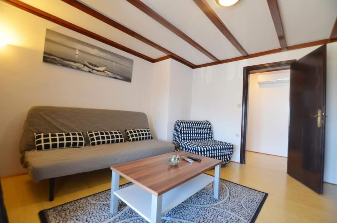 Tony Apartments โรวีน ภายนอก รูปภาพ