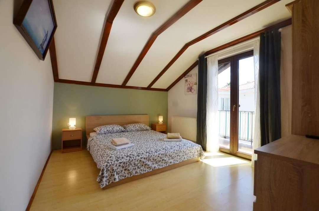 Tony Apartments โรวีน ภายนอก รูปภาพ
