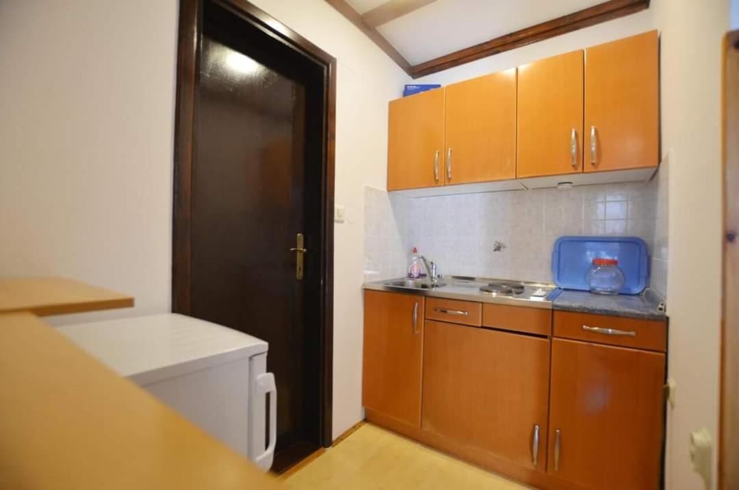 Tony Apartments โรวีน ภายนอก รูปภาพ